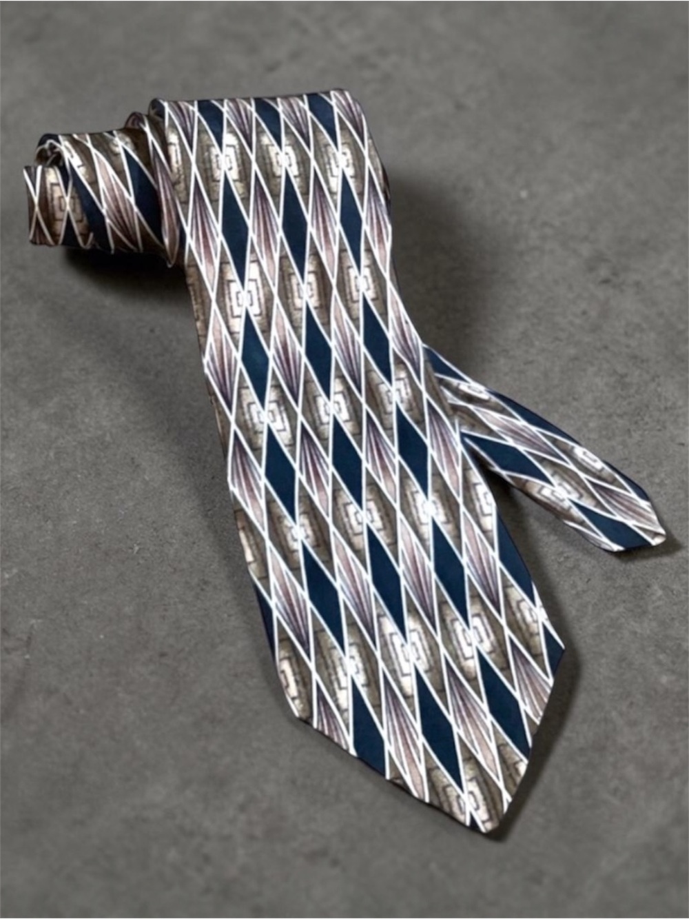Bill Blass 100% Imported Silk Men’s Necktie Tie